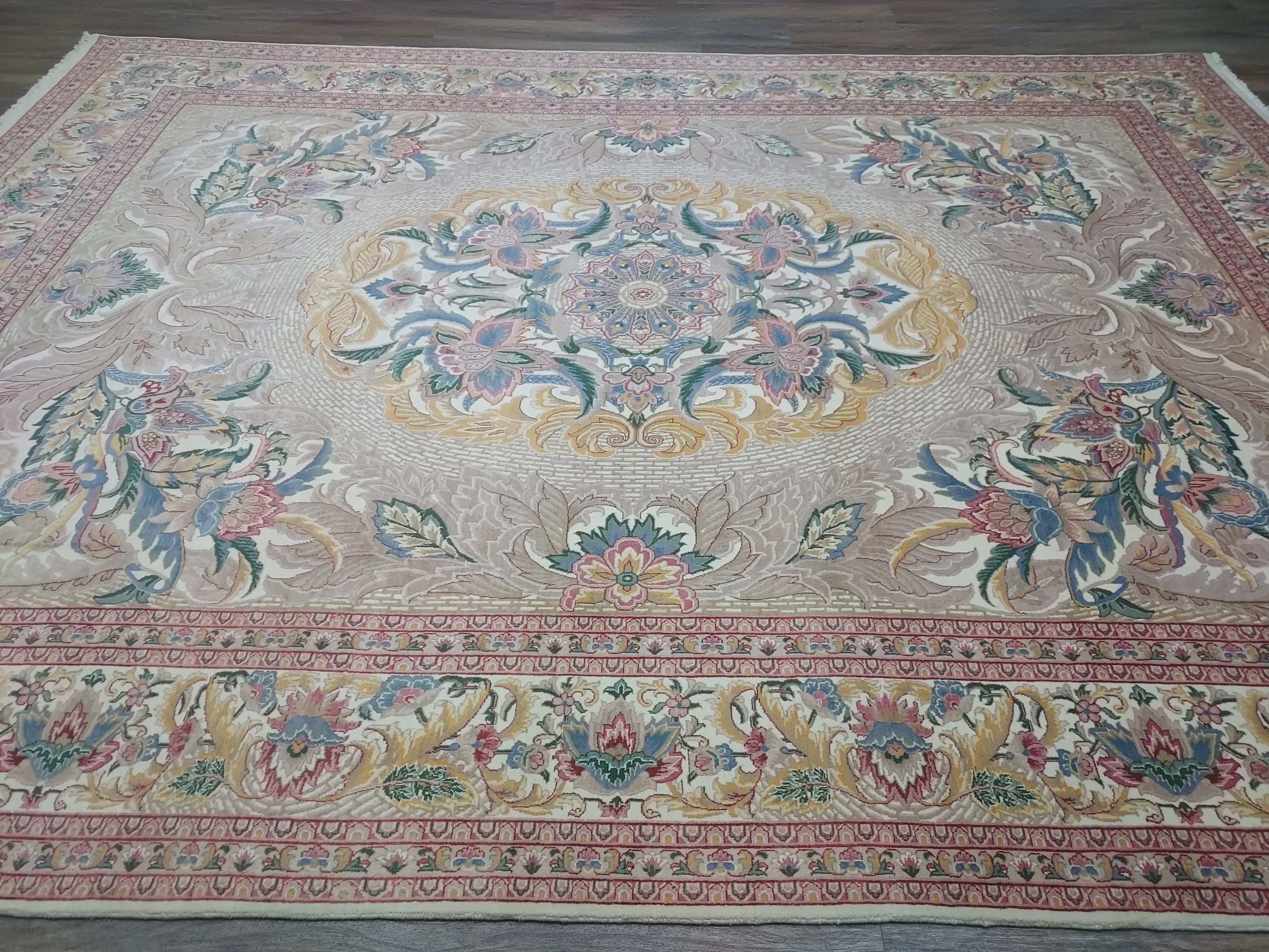 Elegant Beige Floral Medallion Rug