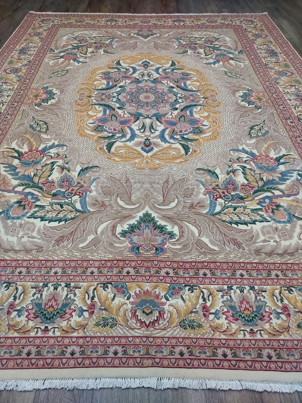 Elegant Beige Floral Medallion Rug