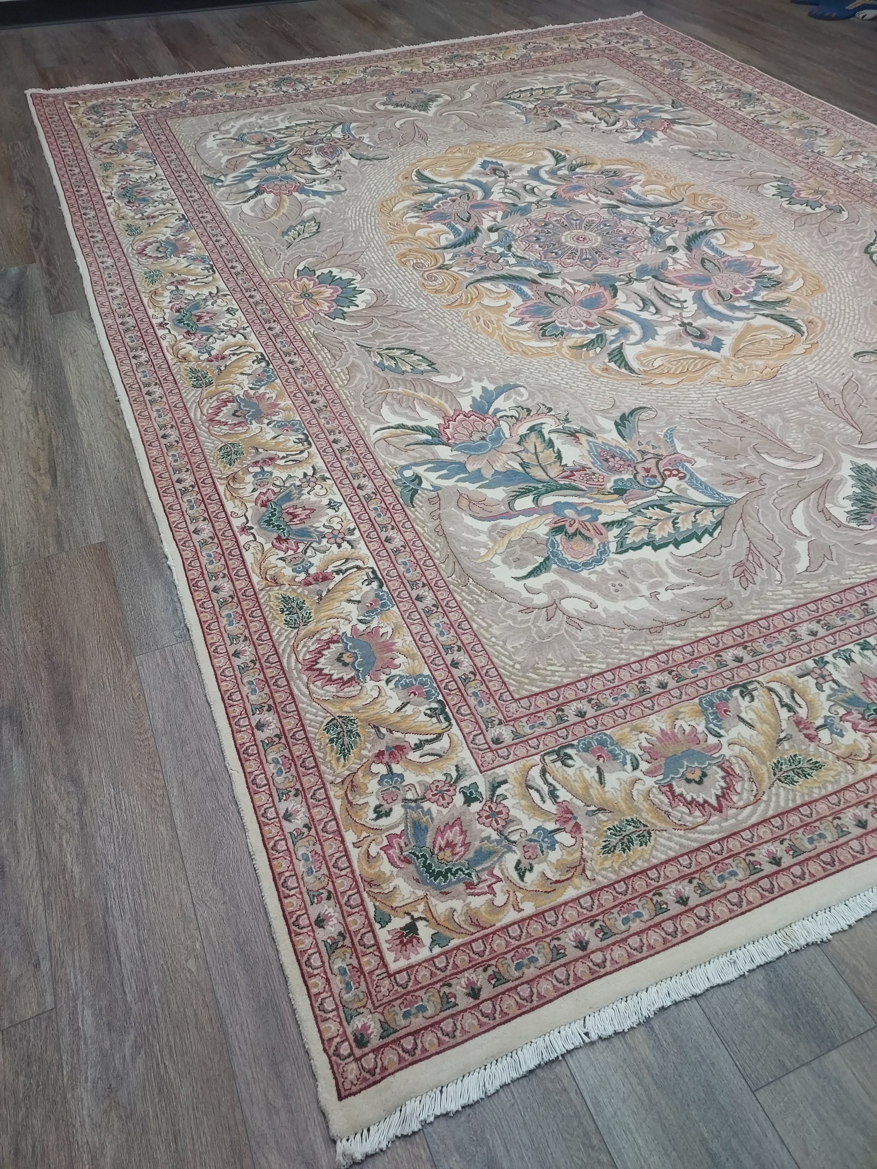 Elegant Beige Floral Medallion Rug
