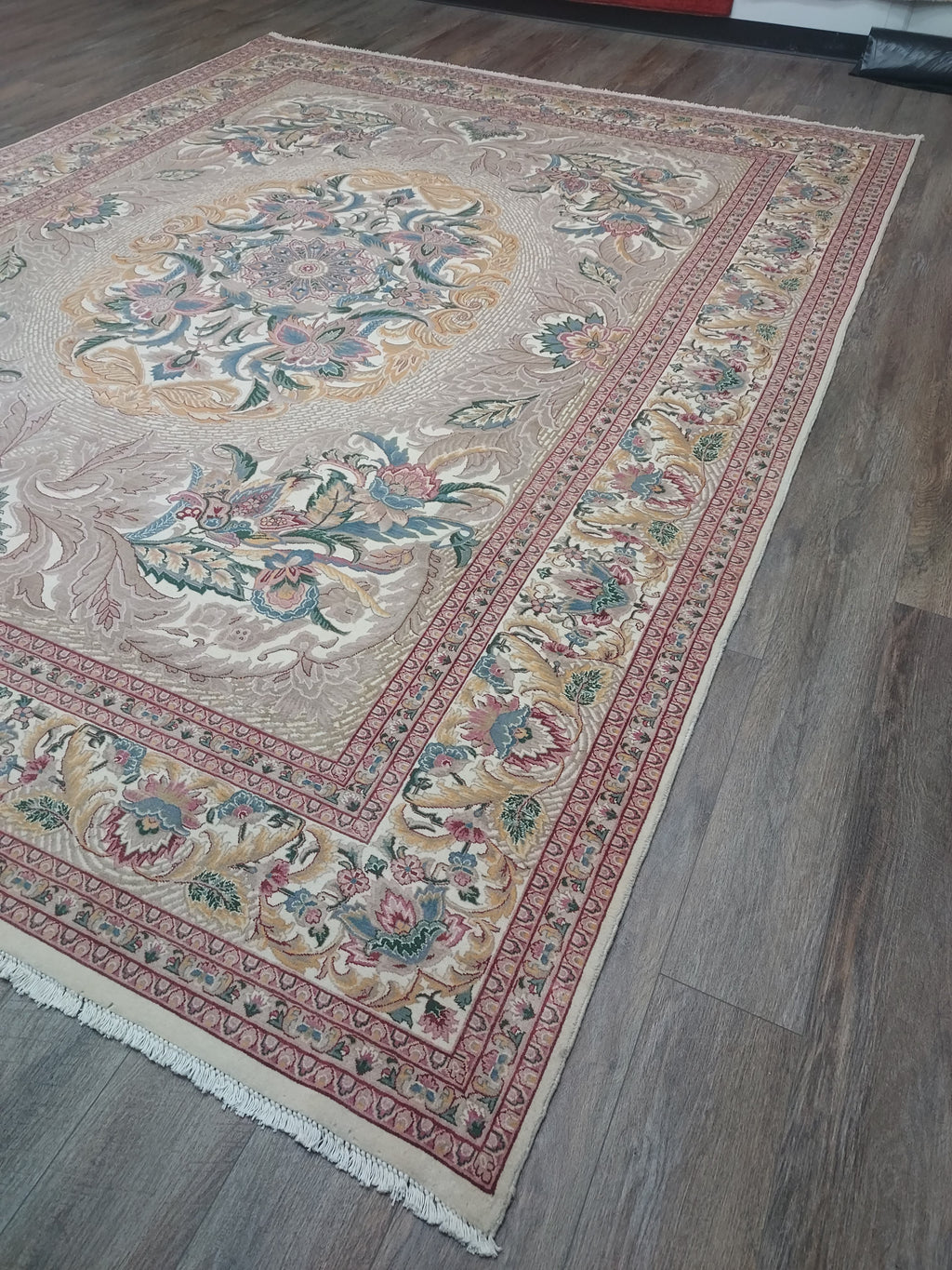Elegant Beige Floral Medallion Rug