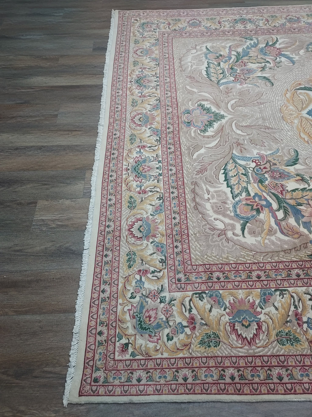 Elegant Beige Floral Medallion Rug