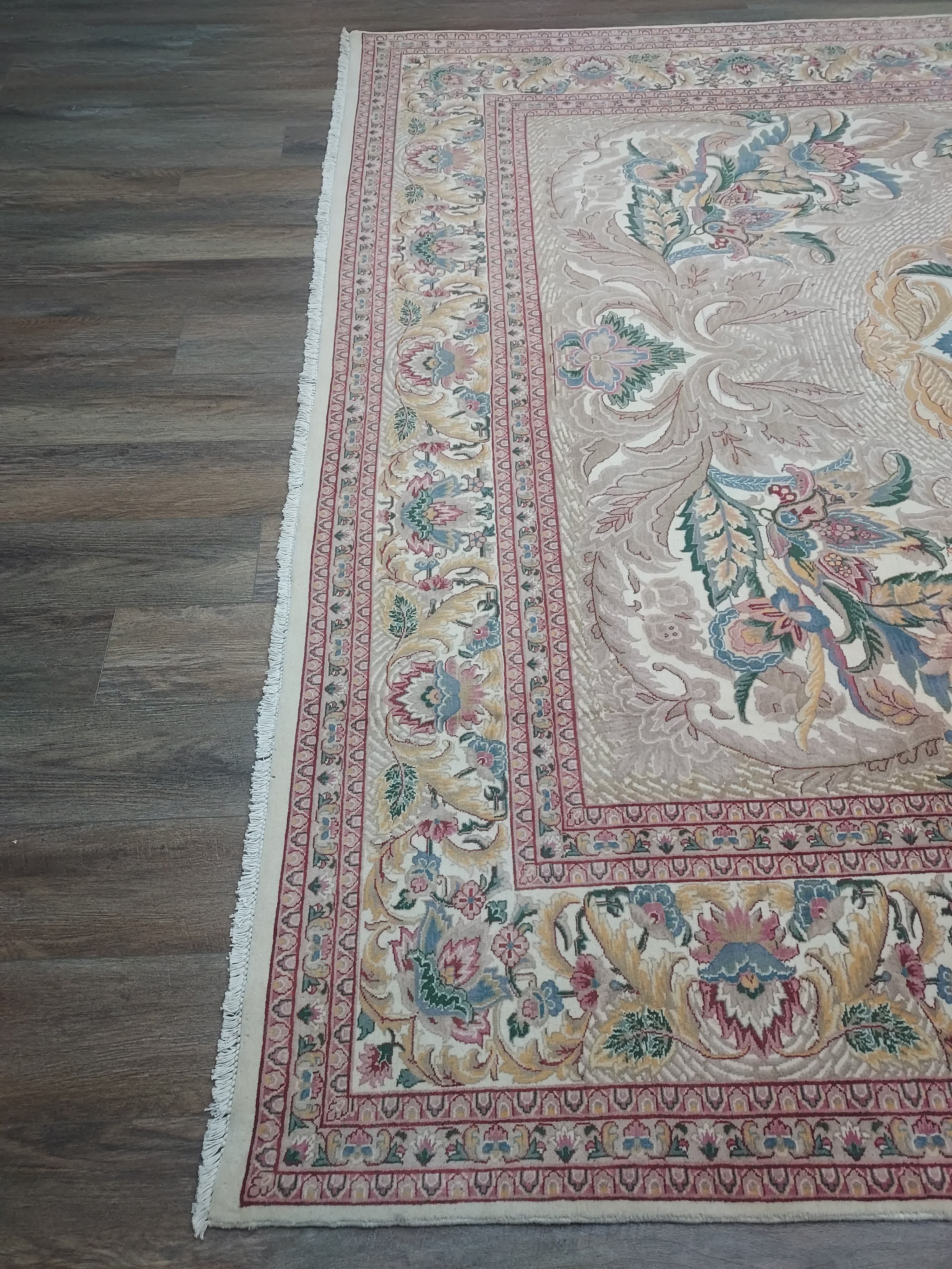 Elegant Beige Floral Medallion Rug