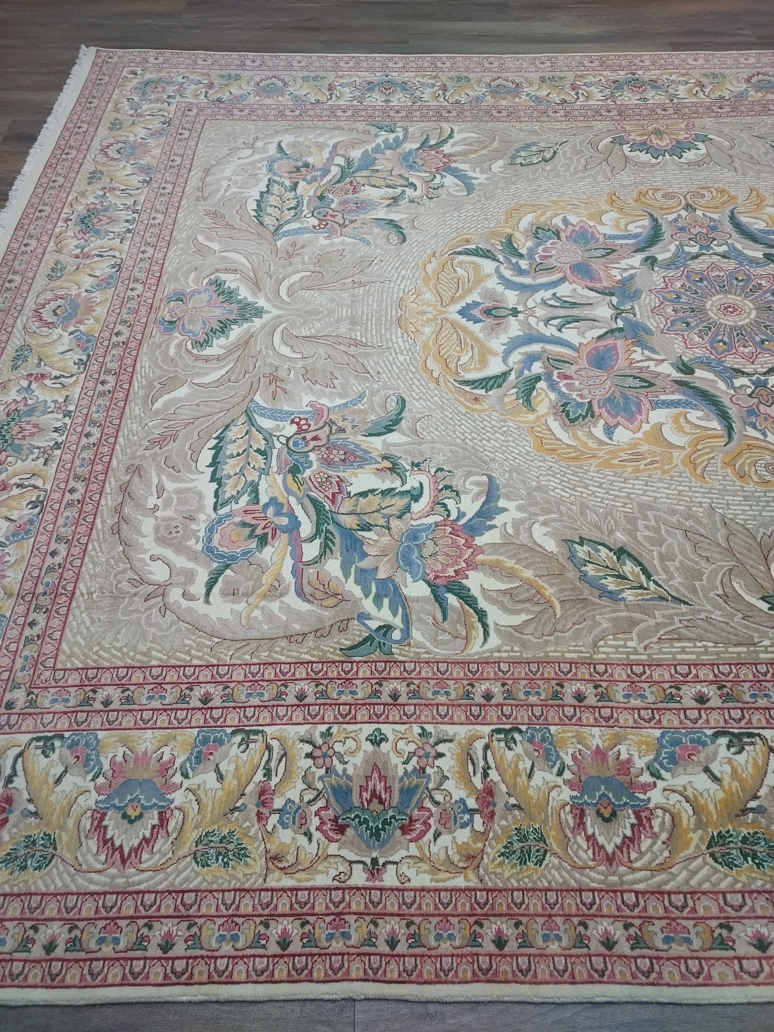 Elegant Beige Floral Medallion Rug