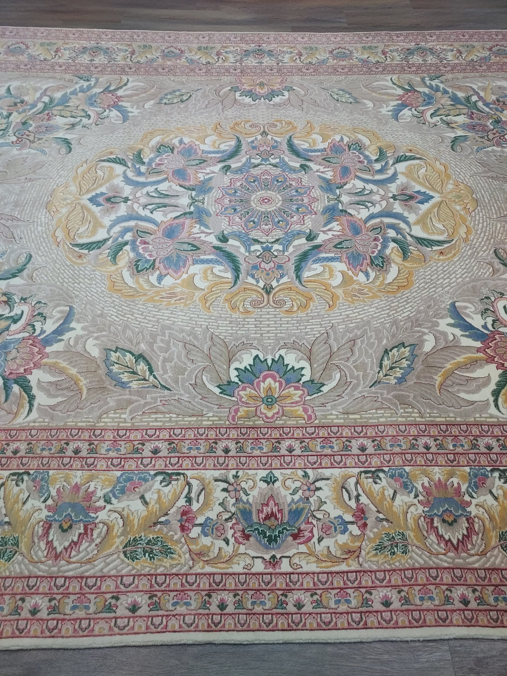 Elegant Beige Floral Medallion Rug