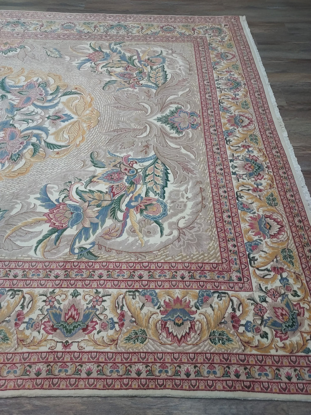 Elegant Beige Floral Medallion Rug