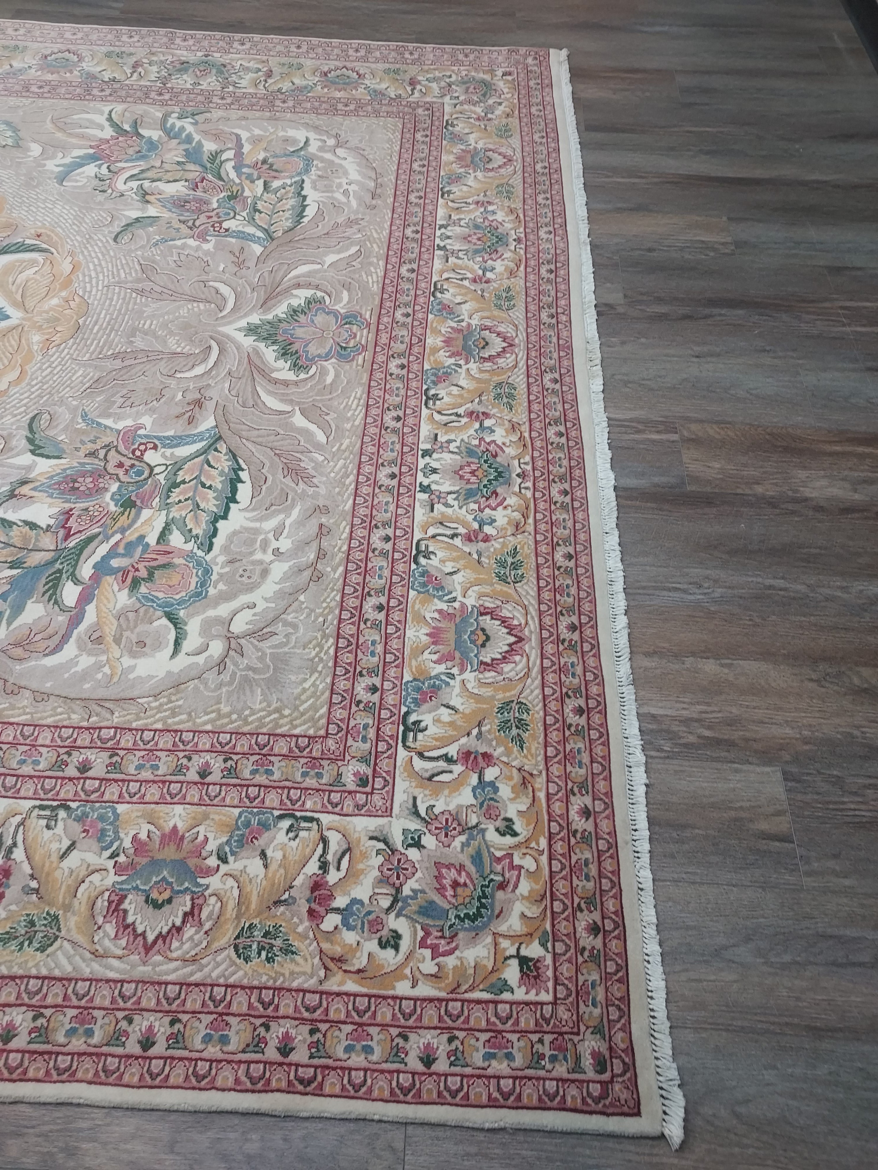 Elegant Beige Floral Medallion Rug